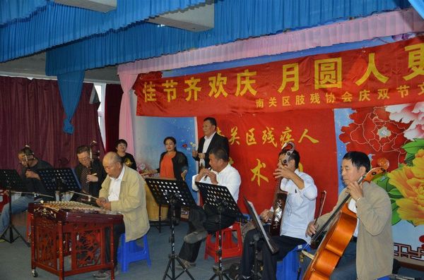 1444271036762602.jpg 图为演出现场.jpg