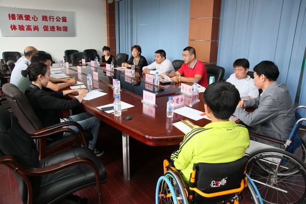 1445828333633338.jpg 图为座谈会现场.jpg