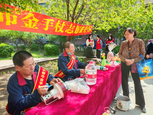 1621237946512459.jpg 金手杖志愿者服务现场.jpg